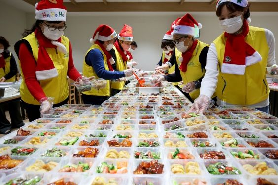 ESG 경영을 선도하는 수원도시공사, 소외계층 위한 '사랑가득 도시락' 봉사활동 진행