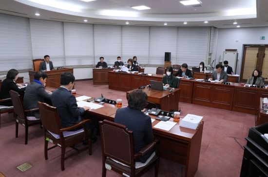 하남시의회 예산결산특별위원회(위원장 임희도)는 12월 14일 2024년도 본예산 관련 종합심사를 진행했다. (사진_하남시의회 제공)