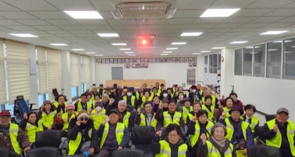 안성시동부무한돌봄네트워크팀 “2024년 노인일자리 및 사회활동지원사업” 발대식 및 안전교육 실시