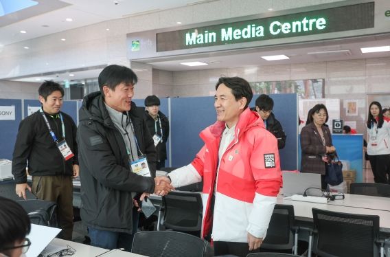 김진태 지사, 2024 강원동계청소년올림픽 취재열기로 뜨거운 메인미디어센터(MMC) 방문