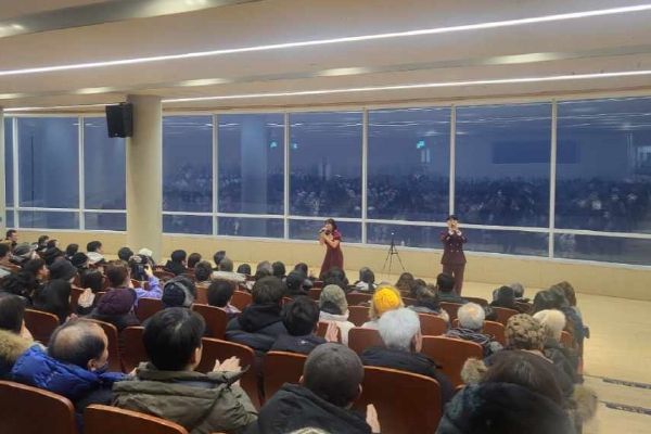 김포시가 지난 27일 애기봉평화생태공원에서 올해 첫 야간기행 행사를 선보였다.