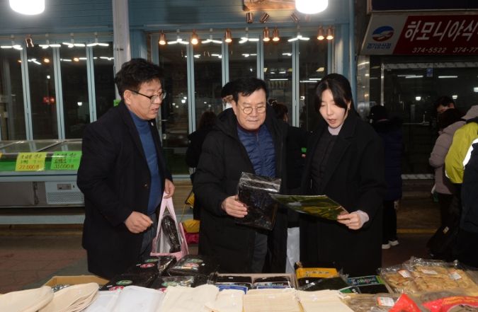 오산시의회, 설 명절 맞이 오색시장 장보기 행사