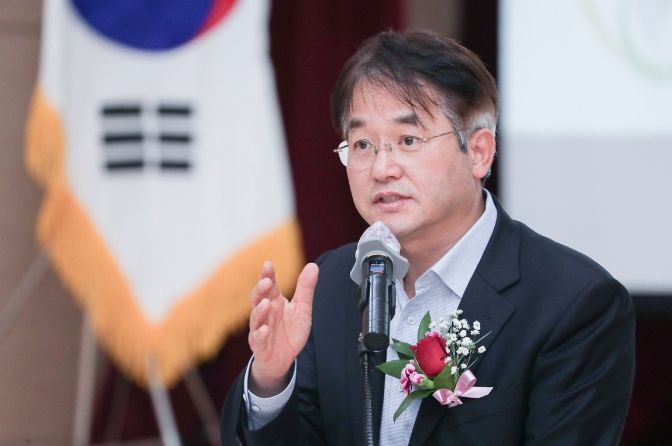 고양시장애인골프협회 이·취임식에서 축사 중인 이동환 고양특례시장