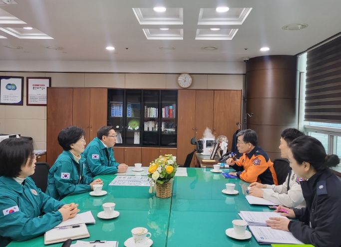 지난 5일 류광열 용인특례시 제1부시장이 안기승 용인소방서장을 만나 의료체계 협력 방안 등에 대해 의견을 교환했다