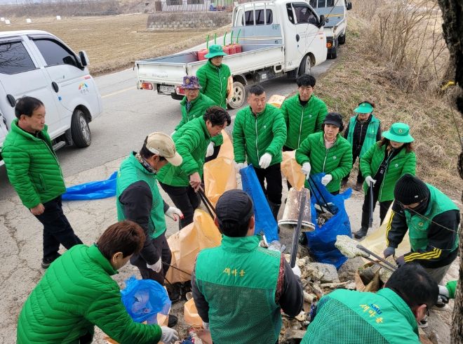 설성면 새마을남녀협의회, 새봄맞이 제요천 일대 대청소 펼쳐