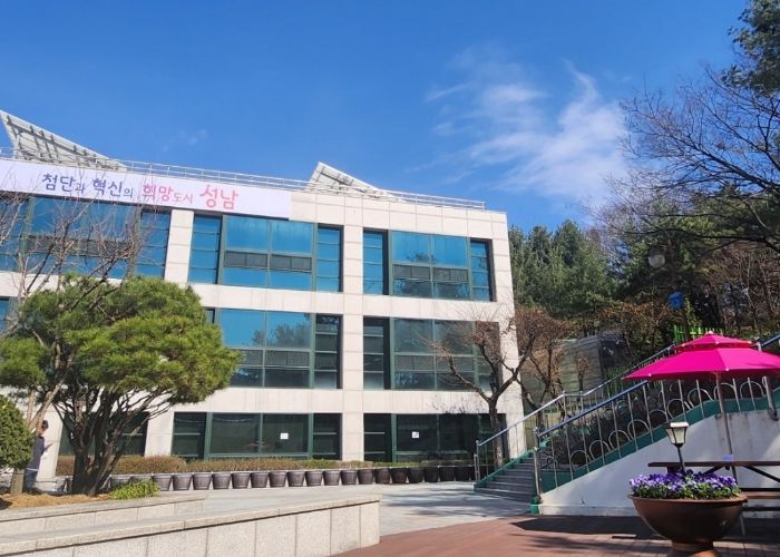 수정도서관 전경