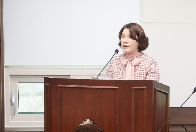 ‘안산시 사회적 고립청년 지원에 관한 조례안’을 대표 발의한 김유숙 의원의 모습