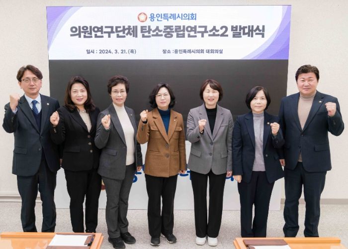 왼쪽부터 이교우, 박희정, 황미상, 이윤미, 유진선, 신현녀, 김진석 의원