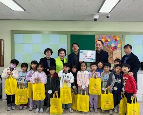 양평군 양서면 지역사회보장협의체, 관내 3개소 초등학교 입학생 도서 지원