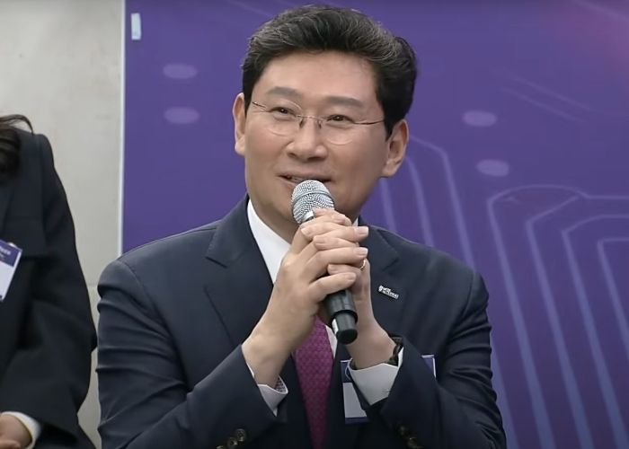 25일 용인특례시청에서 개최된 국민과 함께하는 민생토론회에서 이상일 용인특례시장이 발언하고 있다.(사진-KTV 갈무리))