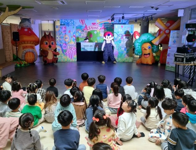 시흥시, 학교복합시설 배곧너나들이 '탄소중립 환경보호 인형극' 성료
