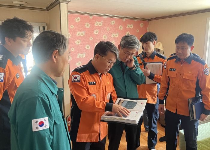광명시는 1일 봄철 화재 취약 주거시설 안전관리 강화를 위해 화재 시 대형 피해가 우려되는 광명동, 노온사동 일대 비닐하우스의 화재 예방 현장을 점검했다.