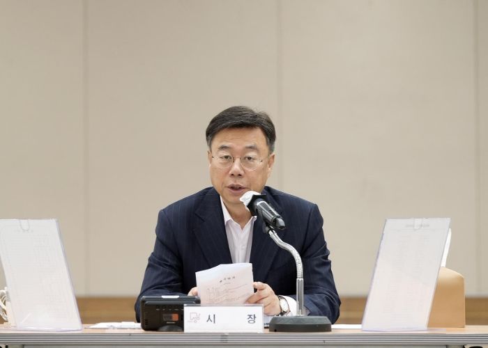 4월 확대간부회의를 주재하는 신상진 성남시장