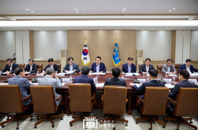 4월 14일 윤석열 대통령은 용산 대통령실에서 「중동 사태에 따른 긴급 경제·안보 회의」를 주재했다.