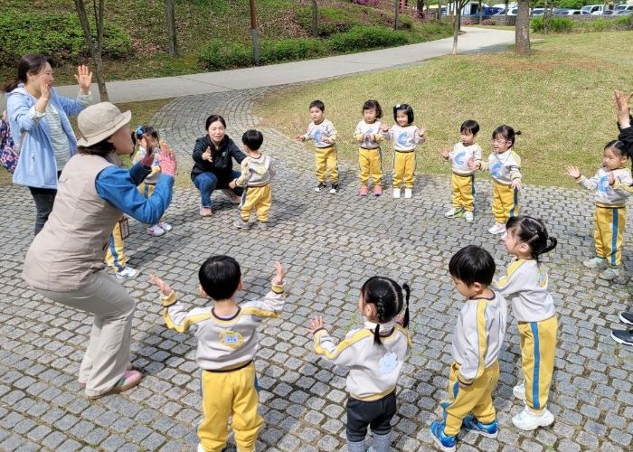 화성시, 올해부터 만2세 유아까지 유아숲 프로그램 확대 운영