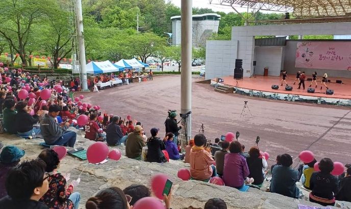 관고동 주민자치회 봄맞이음악회 성황리에 마쳐