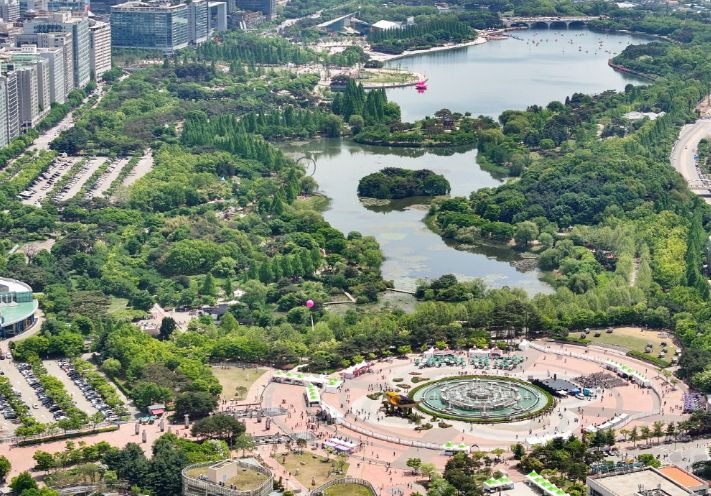 2024 고양국제꽃박람회가 열리는 일산호수공원 전경