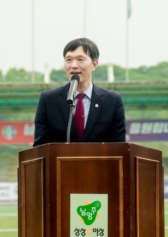 2024.04.30. 김현택 의장이 제6회 남양주시의회 의장기 그라운드골프대회에서 축사하고 있다.