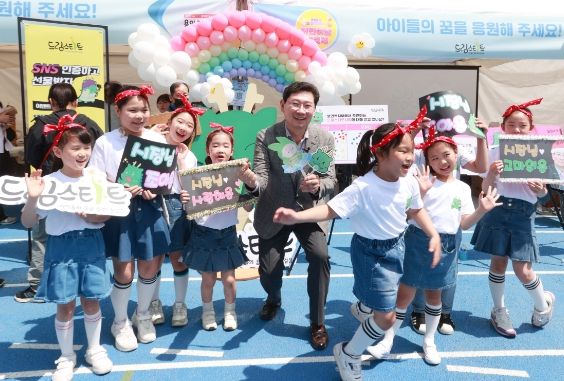 지난 4일 용인미르스타디움에서 열린 '용인특례시 어린이날 대축제'에 참석한 이상일 용인특례시장