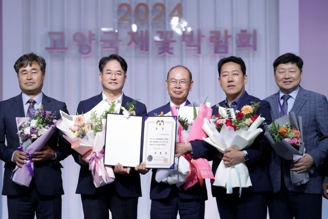 이동환 고양특례시장과 수상인 단체사진