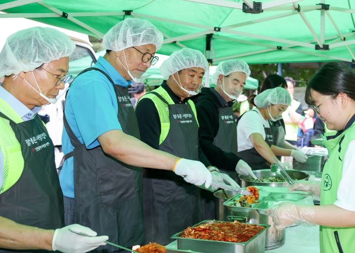 도성훈 인천광역시교육감, 교육공동체와 함께하는 ‘사랑의 밥차’ 봉사활동 참여