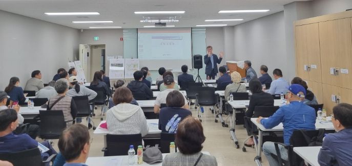용인특례시가 인덕원-동탄선 흥덕구간 공사를 앞두고 주민설명회를 열었다