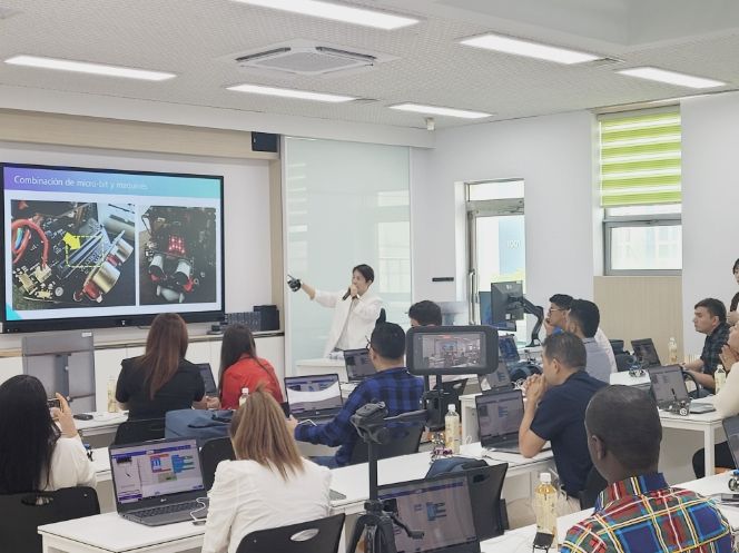 인천광역시교육청교육과학정보원, 콜롬비아 우수교원 대상 AI 자율주행자동차 SW 교육