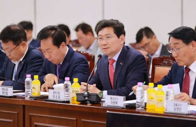 이상일 용인특례시장이 지난 4월 27일 박상우 국토교통부장관, 이한준 한국토지주택공사 사장과 만나 '용인 첨단시스템반도체 국가산업단지' 현안을 점검했다.