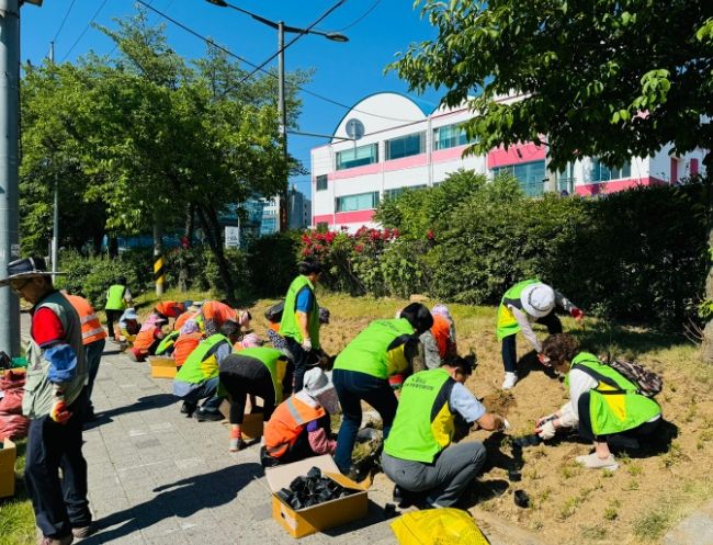광주시지속가능발전협의회, 시민과 함께하는 청석공원 꽃밭 가꾸기