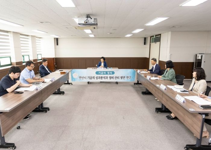 안산시의회 의원연구단체 ‘기금의 정석’이 7일 의회 대회의실에서 제1차 간담회를 개최했다. 사진은 이날 간담회 중 한 장면.