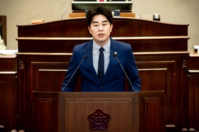 제303회 제1차 정례회 1차 본회의에서 김상수 의원이 5분 자유발언에 임하고 있다.
