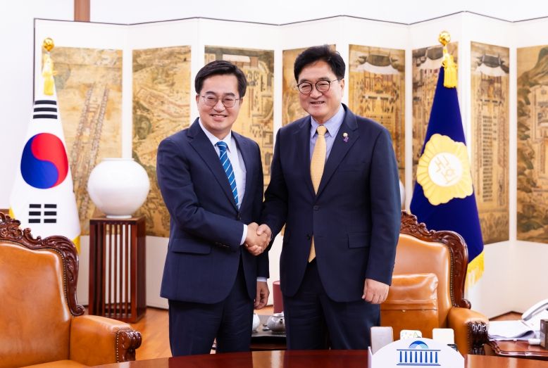 0일 오전 김동연 경기도지사가 우원식 국회의장을 접견하고 있다.