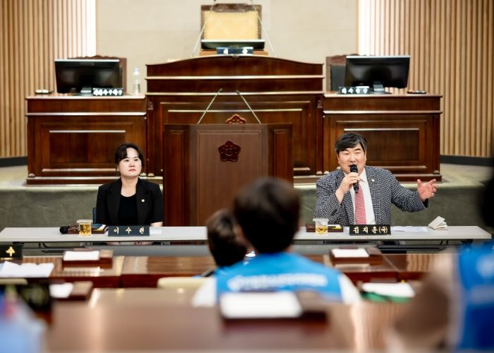남양주시의회는 ‘진접 아우름’ 학생들을 대상으로 의회체험교실을 운영했다.
