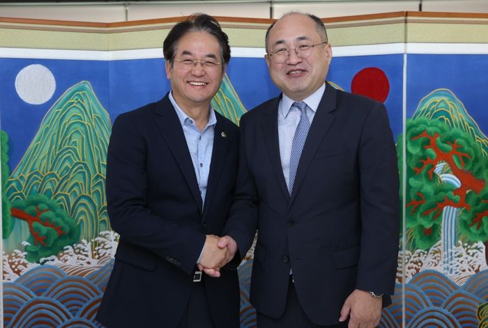 황인상 주 상파울루 대한민국 총영사(오른쪽), 이동환 고양특례시장(왼쪽)