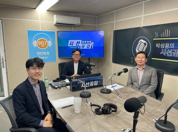 3-1. 지난 27일 이상일 용인특례시장이 경인방송 박성용의 시선공감에 출연해 지난 2년 동안 시정운영에 대한 소회와 성과를 이야기했다.(출처-경인방송 제공) ⓒ타임즈