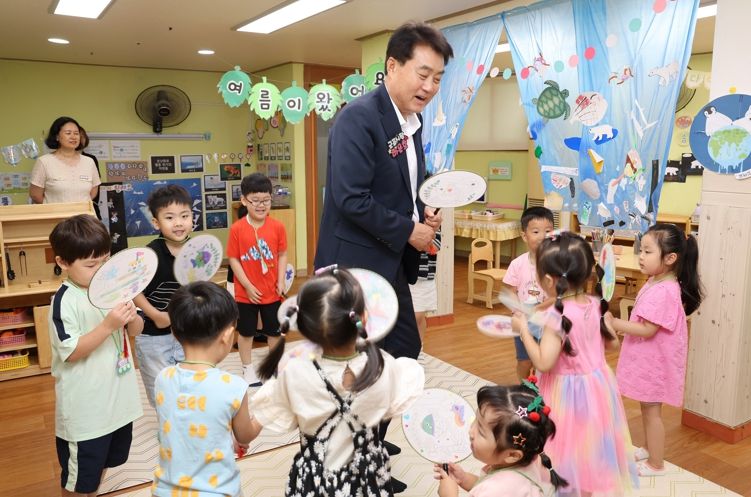 하은호 군포시장, 어린이집 일일보조교사로 나서