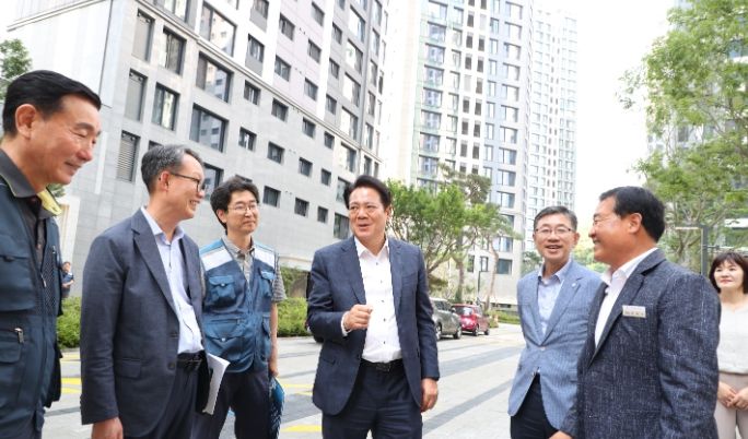 최대호 안양시장 비산초교 주변지구(평촌엘프라우드) 청년임대주택 방문사진