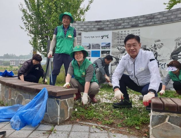 전진선 양평군수, 지평면 새마을회와 장마철 대비 환경 정화 활동 펼쳐