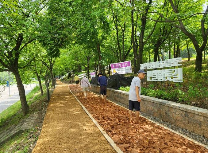 성남시 맨발 황톳길 5곳 추가 조성…총 11곳