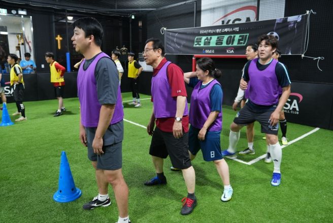청년 스페이스서 2030세대와 풋살로 소통