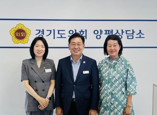 왼쪽부터 이혜원 경기도의회 의원, 전진선 양평군수, 박명숙 경기도의회 의원