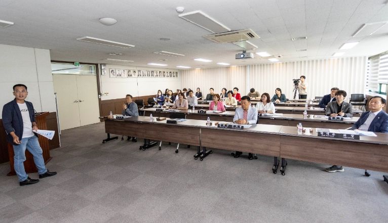 사진은 10일 의회 대회의실에서 상록구·단원구 선거관리위원회 주관으로 열린 ‘지방의회의원 후원회 도입에 따른 후원회 및 정치자금 회계 관련 설명회’ 중 한 장면.