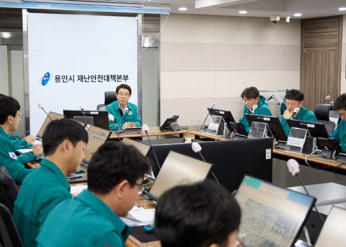 용인특례시의회 도시건설위원회, 재난안전상황실 찾아 “신속한 상황 전파와 신속한 대응으로 집중 호우 피해 최소화 당부”