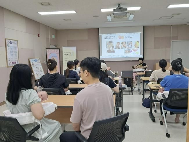 용인특례시 기흥구보건소의 모유수유 교육 프로그램 모습