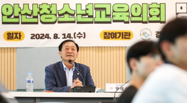 안산시의회 박태순 의장이 지난 14일 4.16 생명안전교육원에서 안산 청소년 교육의회 소속 청소년들을 대상으로 진로 특강을 실시했다.