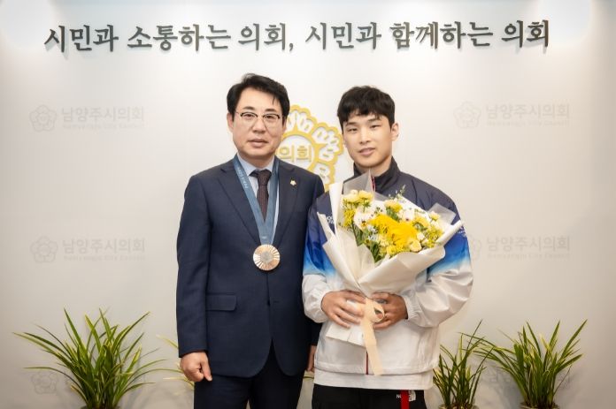 남양주시의회 조성대 의장은 파리올림픽 유도 단체전에서 동메달을 획득한 안바울 선수를 격려했다.