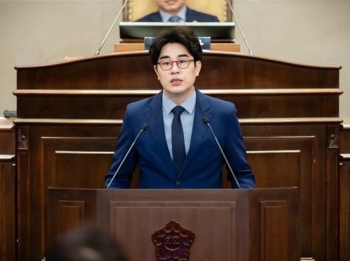 2024.09.02. 제306회 임시회 제1차 본회의에서 김상수 의원이 5분 자유발언에 임하고 있다.