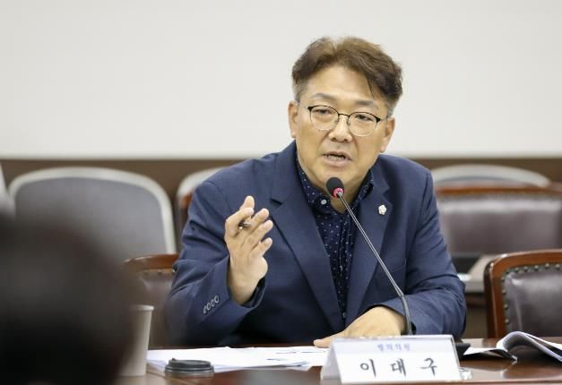 이대구 의원이 지난달 27일 기획행정위원회에서 조례안에 대해 발언하고 있는 모습.
