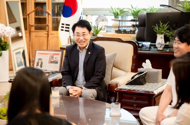 2024.09.07. 남양주시의회는 남양주 자립준비청년 멘토단 동행지기와 정담회를 가졌다.