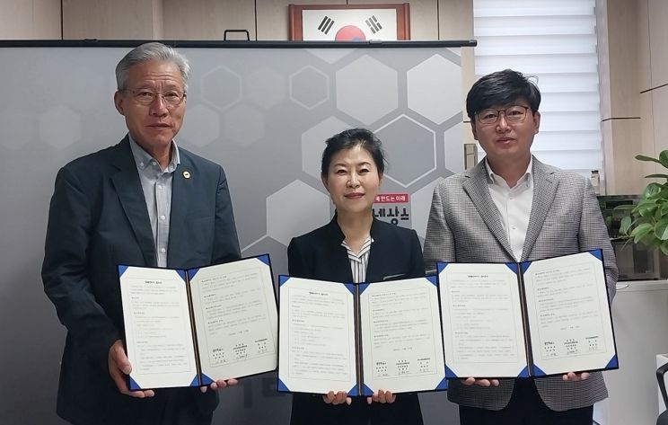 처인구 중앙동이 24일 미소아동발달센터와 취약계층 심리상담 지원 업무협약을 체결했다